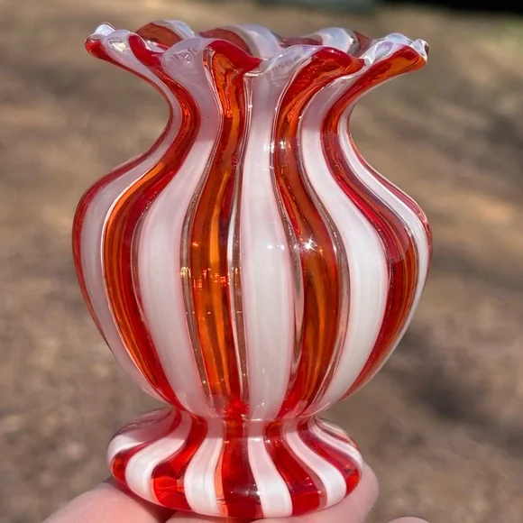 Extraordinary Vintage Cranberry Swirl Vase! - Picture 8 of 9